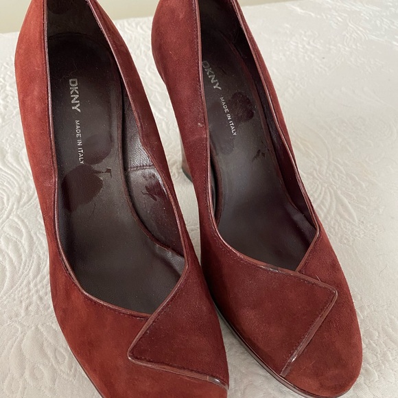 DKNY Burgundy platform closed toed heels size 7.5 - Picture 5 of 5
